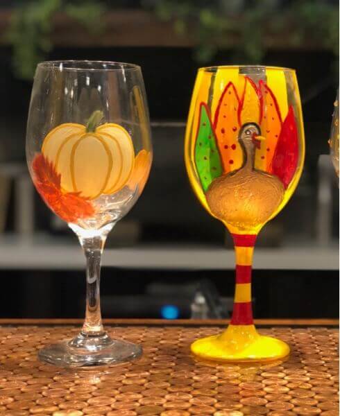 https://www.pinspiration.com/wp-content/uploads/2020/10/painted-turkey-wine-glass-thanksgiving.jpg